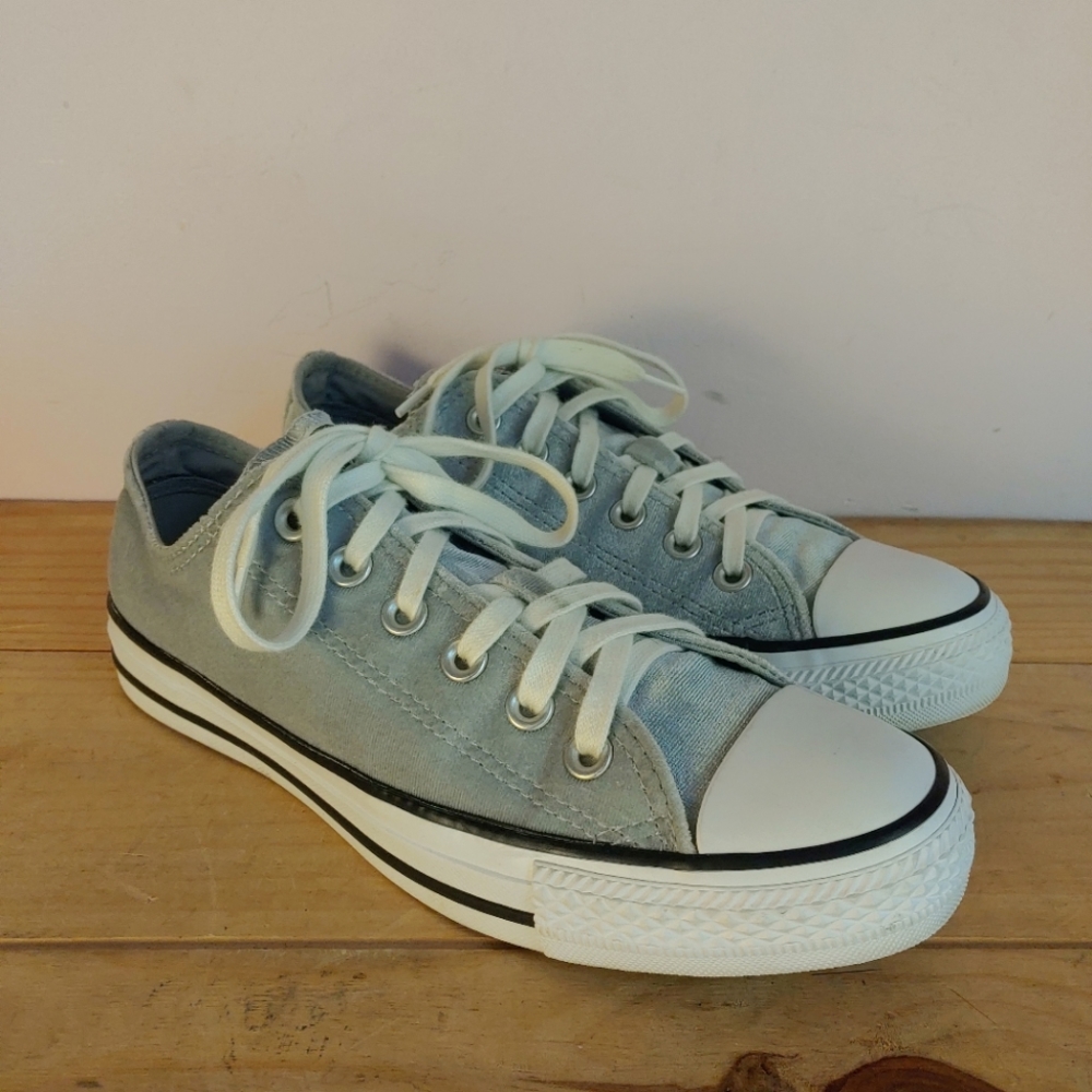 Converse Chuck Taylor All Star low tops grey velvet W s 7.5 new with tags